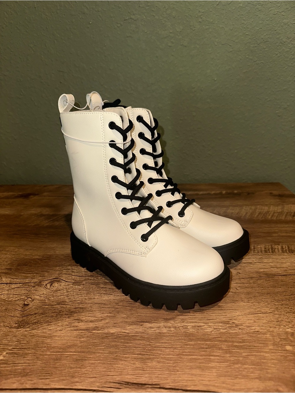 Art Class girls boots size 1. NWT!